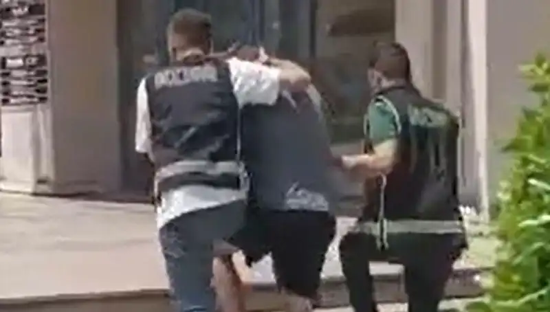 Turist Sahte Dövizle Alışveriş Yaptı, Sınır Dışı Edildi!