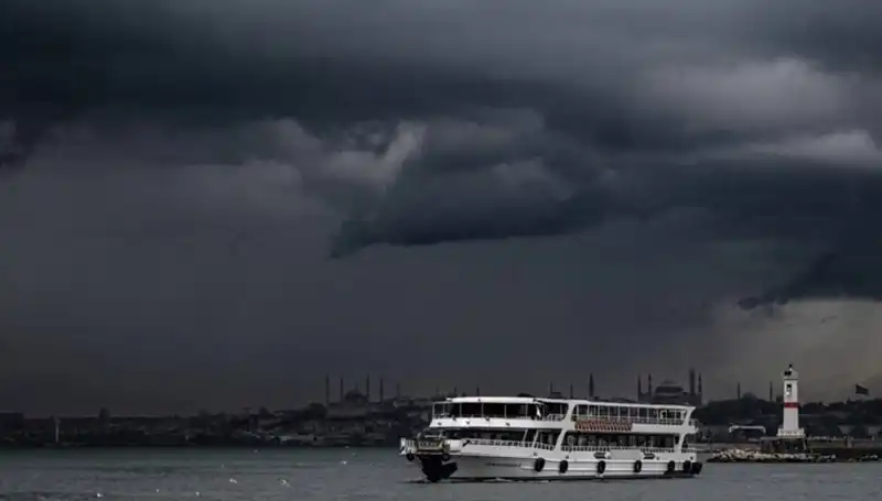İstanbul'da Sağanak Yağış Alarmı: Meteoroloji Uyardı, Hazırlığınızı Yapın!