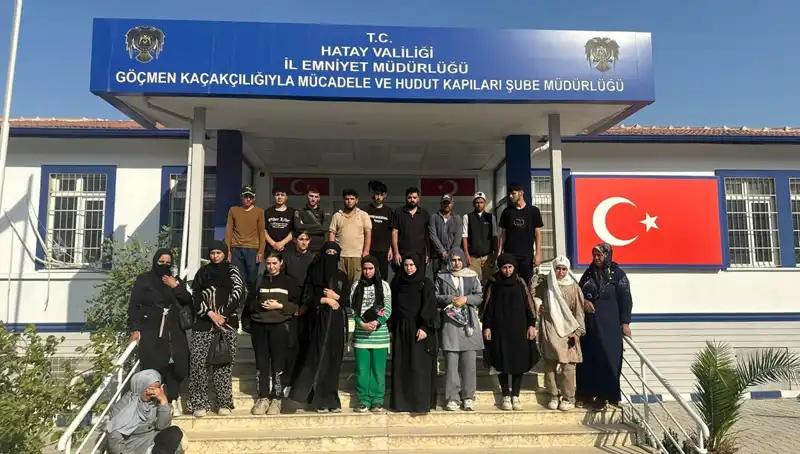 İstanbul’da Minibüste 24 Göçmen Yakalandı: Sınır Güvenliği Alarmda!