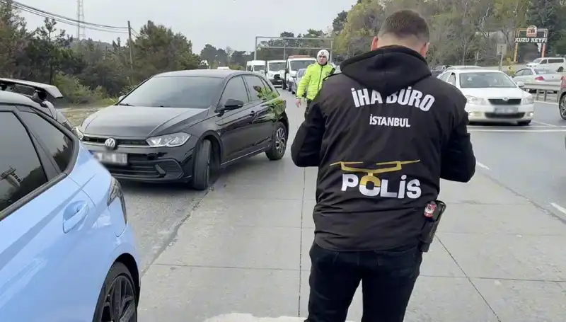 Emniyet Şeridini İhlal Eden Sürücü, Cezayı Kendine Yolda Buldu!