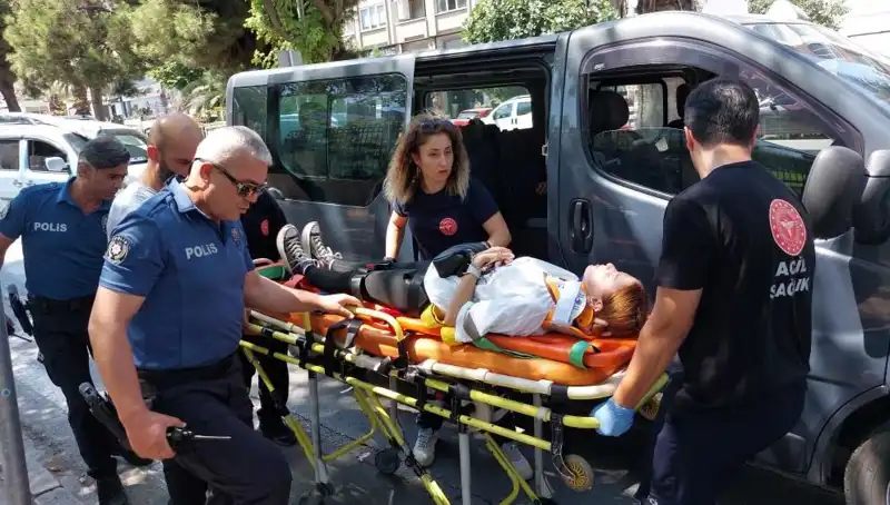 Samsun’da Minibüs Faciası: Kamyona Çarpan Araçta Yaralılar Var!