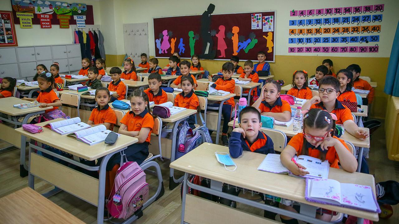 İstanbul'da Okullar Yarın Erken Tatil Yapacak