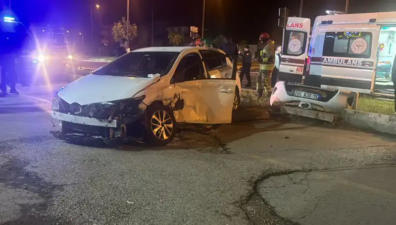 Pikap ve Otomobil Çarpıştı: Kaza Sonrası Şok Edici Görüntüler