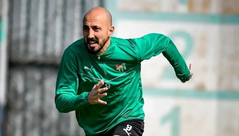 Milli Futbolcu, Kariyerine 2. Lig'de Devam Edebilir: Neler Oluyor?