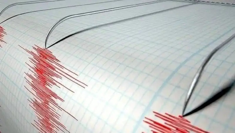 Ege Denizi'nde Beklenmedik Deprem: 3.5 Büyüklüğündeki Sarsıntı Korku Yarattı