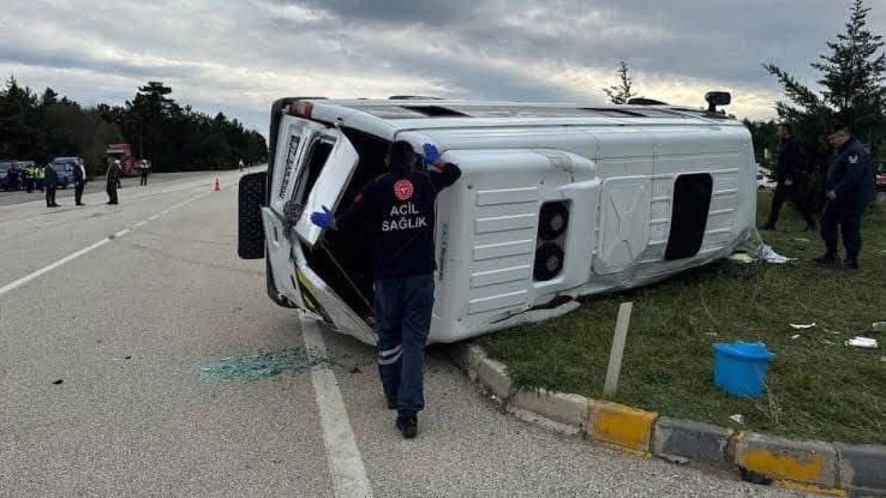 Balıkesir'de Okul Servisi ile Tır Çarpıştı