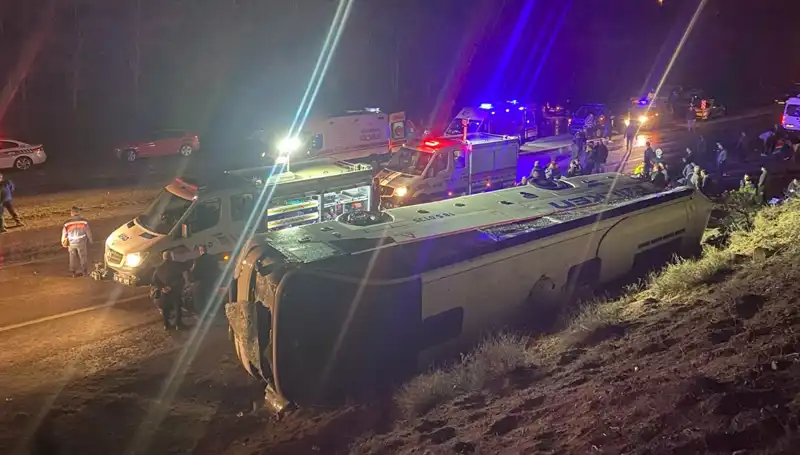 İşçi Servisi Şarampole Devrildi: İstanbul'da 23 Yaralı Kazanın Sebepleri Neler?