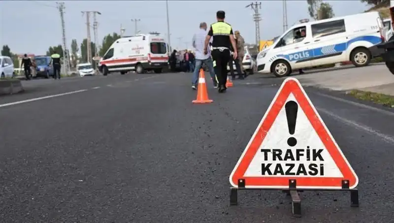 Antalya’da Otomobil Kanalda Devrildi: Yaralıların Durumu Ciddiyetini Koruyor