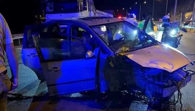 İstanbul'da Feci Kaza: Otomobil Bariyere Çarptı, 1 Ölü, 3 Yaralı
