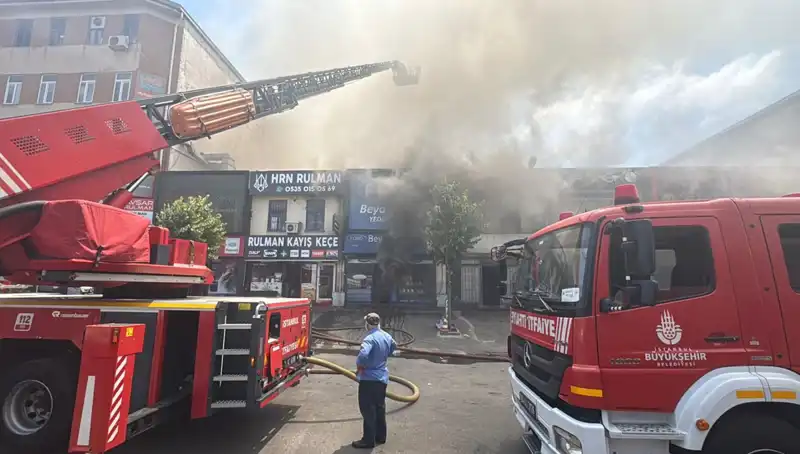 Ümraniye Oto Sanayi Sitesi'nde Korkutan Yangın: 5 Dükkan Kül Oldu!
