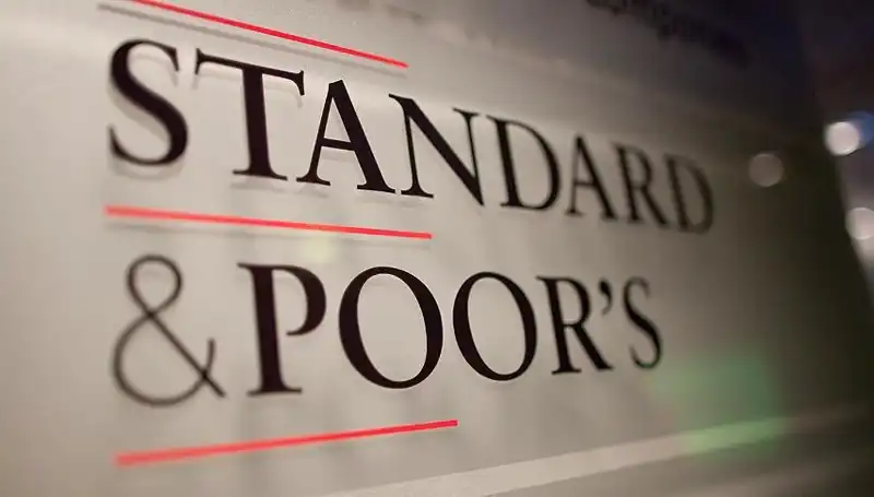 Fransa'nın Kredi Notu Görünümü Negatif, Ekonomi Zorluklarla Sınanıyor