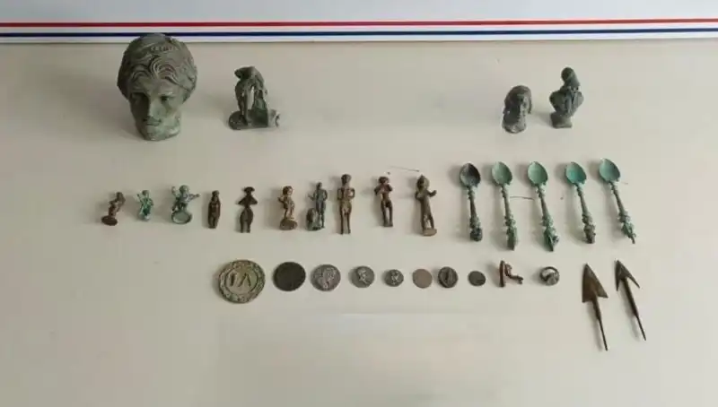 Roma Dönemine Ait Tarihi Eserler İstanbul’da Ele Geçirildi!