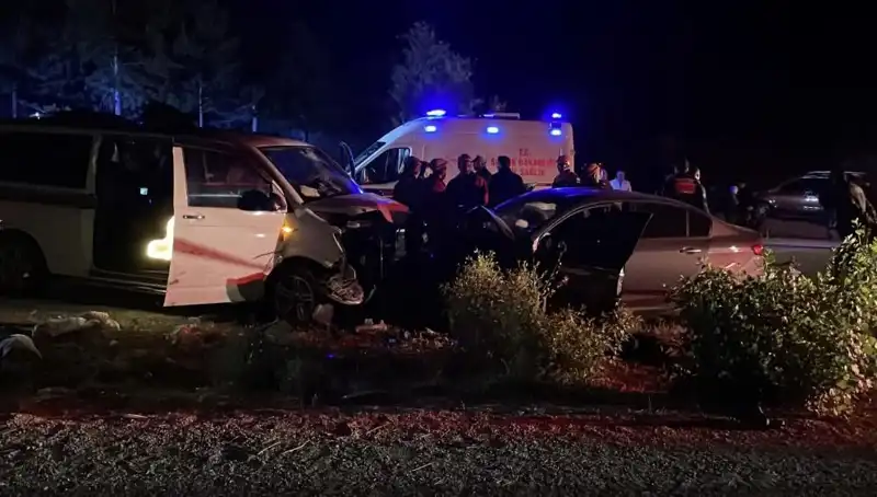 Ters Yön Faciası: İstanbul'da Kafa Kafa Çarpışma, Çok Sayıda Ölü ve Yaralı