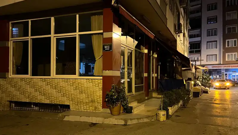 İzmir'de Kahvehane Kavgası Kanlı Bir Sona Uğradı: Silahlı Saldırıda Bir Kişi Hayatını Kaybetti