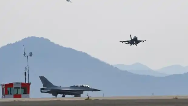 Güney Kore'de Askeri Tatbikat: Savaş Uçağı Yanlışlıkla Köyü Bombaladı