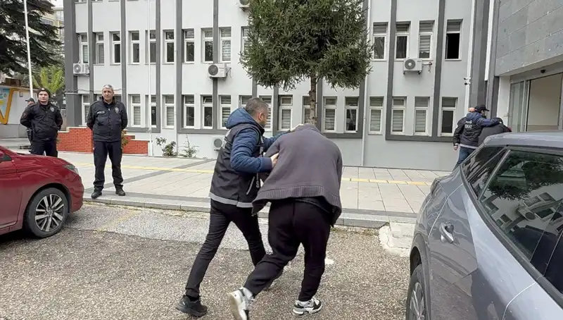 İstanbul'da 10 Bin Sentetik Ecza Hap Ele Geçirildi: 20 Şüpheli Gözaltında!