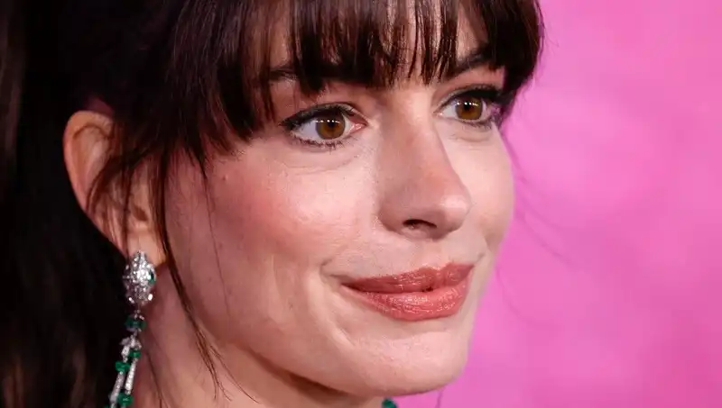 Hollywood Yıldızlarının Tüyler Ürperten Estetik Trendi: Ölü Deri Enjeksiyonu