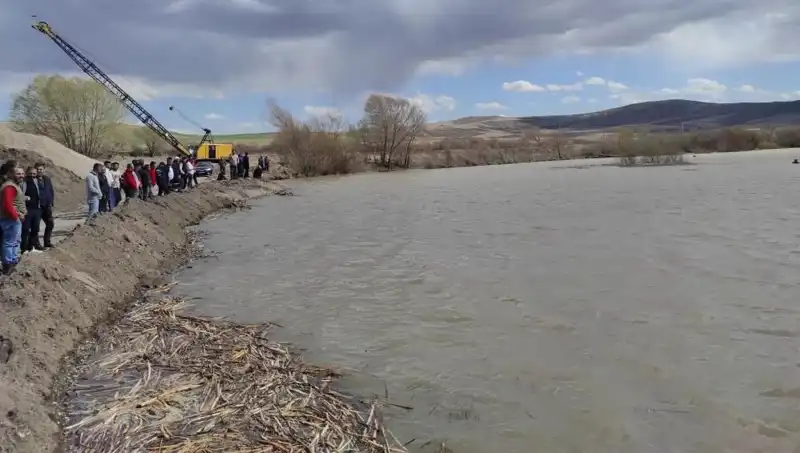 Kızılırmak Nehri'nde Kaybolan 17 Yaşındaki Mehmet'in Hikayesi