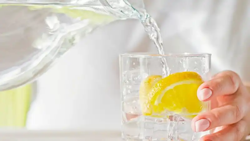 Limonlu Su İçmenin Bilinmeyen 8 Faydası: Sağlığınıza Şok Etkiler!