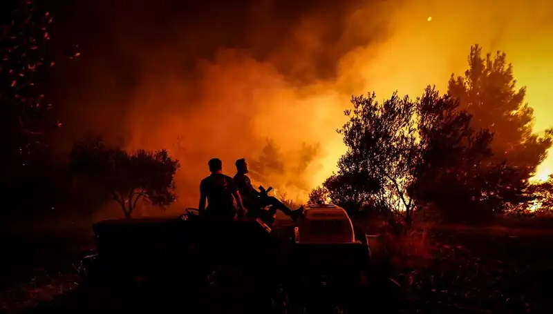 Çanakkale'de Orman Yangını Sebebiyle 785 Kişi Tahliye Edildi!
