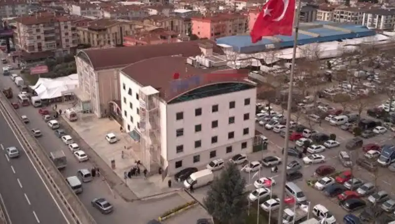 Özel Hastaneye Deprem Mührü: Perde Betonları Kestiler İddiaları Gündemde