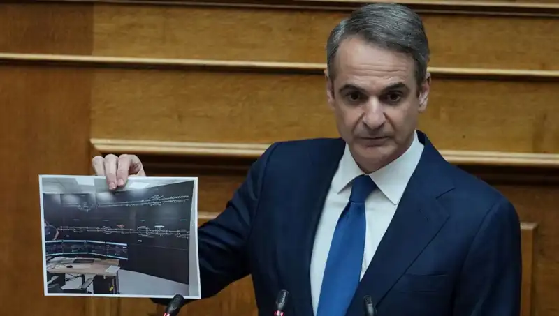 Yunanistan'da Miçotakis Hükümeti Protestolarla Sarsılıyor: Yeni Bir Dönem Başlıyor