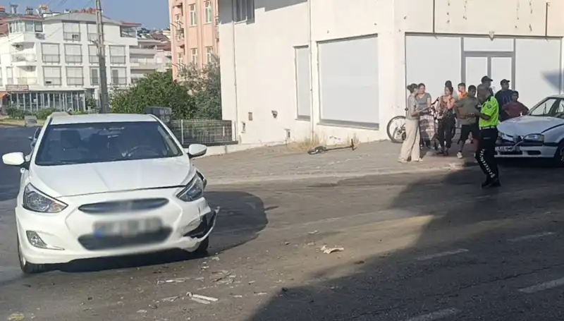Antalya’da İki Otomobil Çarpıştı: Yaralılar Hastaneye Sevk Edildi