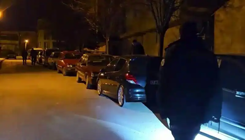 Park Halindeki Araçları Çizen Hırsızlar, Olay Yeri Kaçış Planıyla Gözden Uçtu