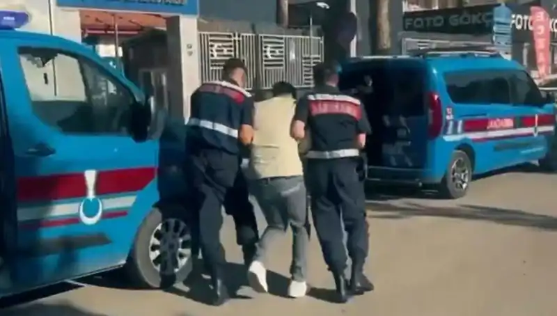 Türkiye genelinde büyük suç örgütlerine yönelik dev operasyon: 74 gözaltı!