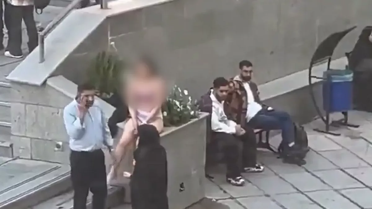 İran’da Üniversite Kampüsünde Soyunan Genç Kadın Gözaltına Alındı