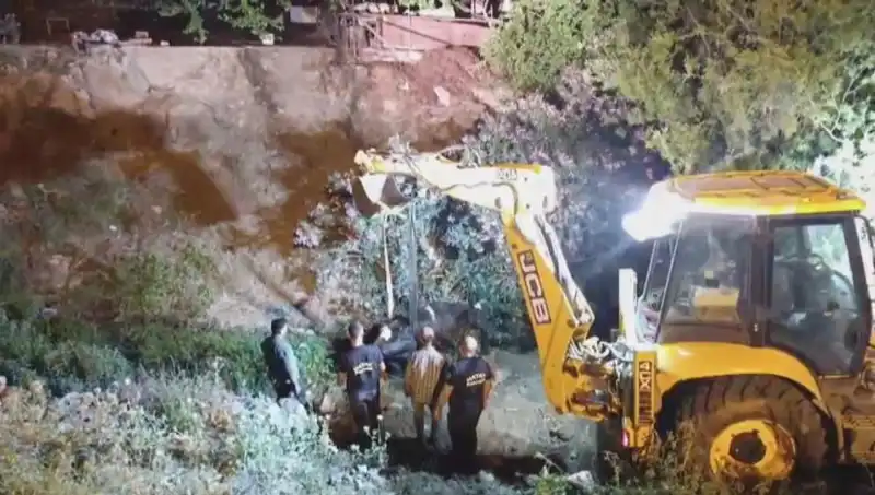 Hatay'da İneğe Kurtarma Operasyonu: Dram ve Kahramanlık Bir Arada