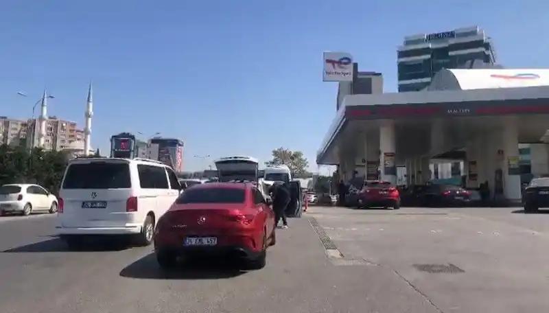 İstanbul'da Deprem Sonrası Akaryakıt İstasyonlarında Uzun Kuyruklar Oluştu