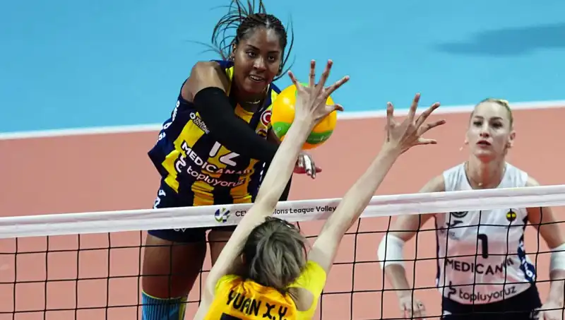 Avrupa'nın Arenasında: Fenerbahçe, Vakıfbank'ı 3-0'la Geçerek Zaferle Döndü