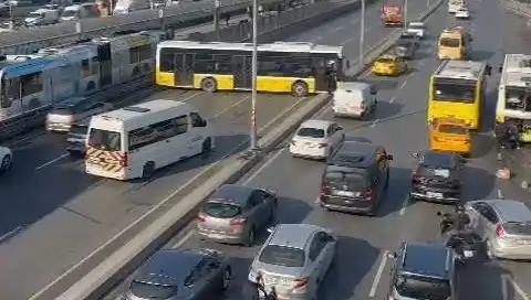 İETT Otobüsü, İstanbul Trafiğini Alt Üst Eden Kazaya Karıştı!