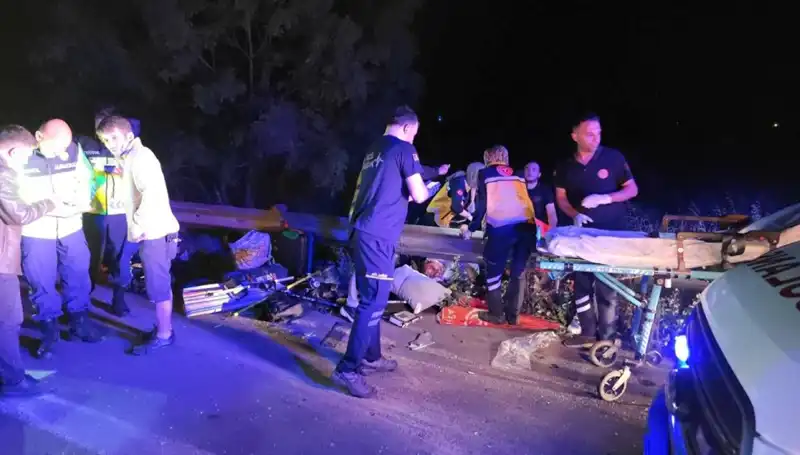 İstanbul'da Feci Kaza: Minibüsten Savrulan Yolcuların Dramı