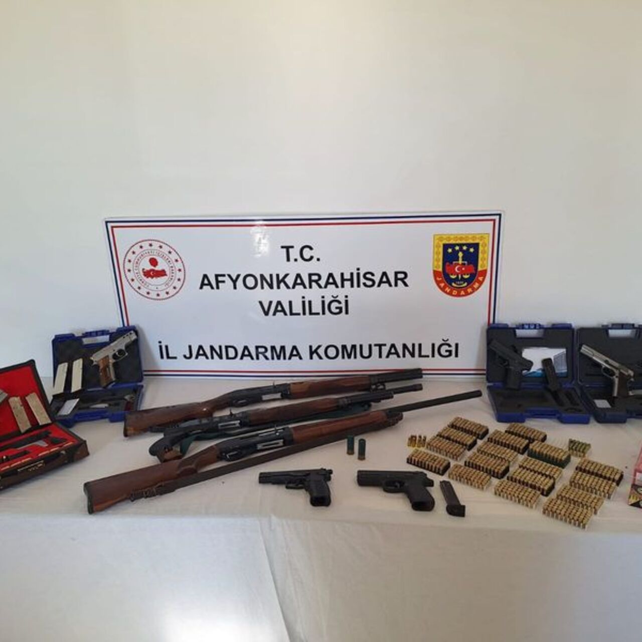 Afyonkarahisar'da Düğün Magandaları Yakalandı: Sıkı Tedbirler Alınıyor