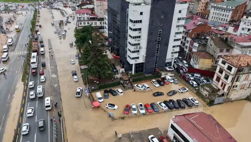 Trabzon'da Sel Felaketi: Çamur ve Belirsizlik İçinde Kayıp Arayışları Devam Ediyor