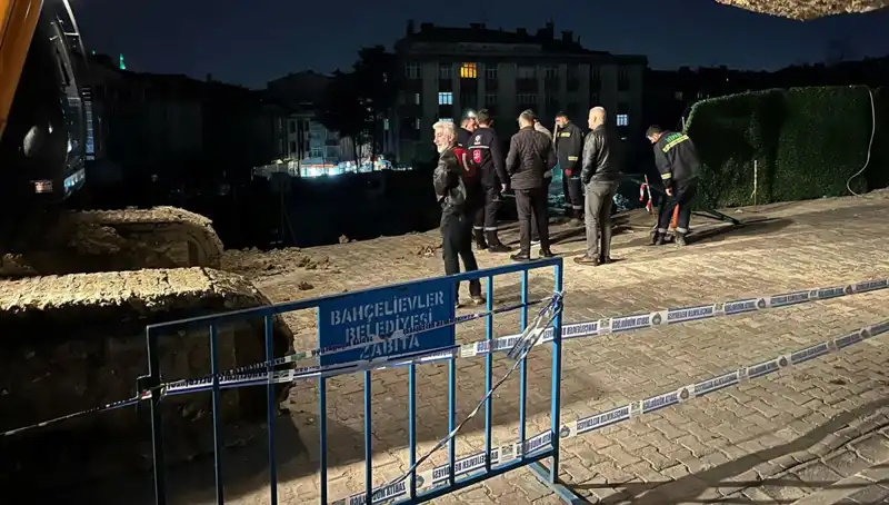 İstanbul'da İnşaat Alanında Trafiği Felç Eden Yol Çökmesi Olayı
