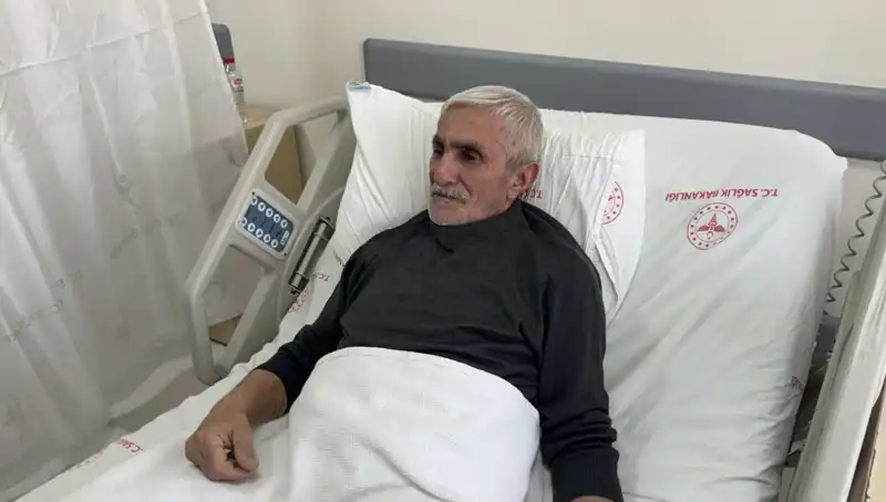 Genç Adamın Eğlenceli Gazoz Kapağı Kazası Hastaneye Kadar Gitti