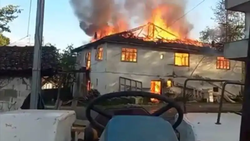 İstanbul'da İki Katlı Evde Korkutan Yangın: Detaylar Şok Etti
