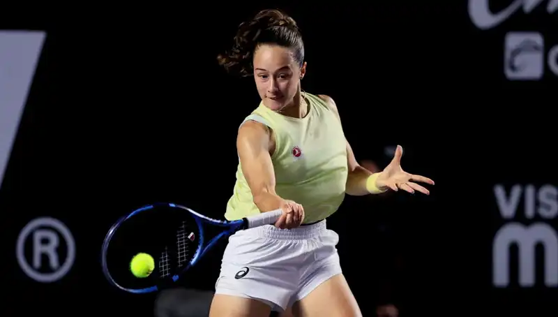 Zeynep Sönmez: Sporda Kariyer Rekoru Kırarak Göz Doldurdu