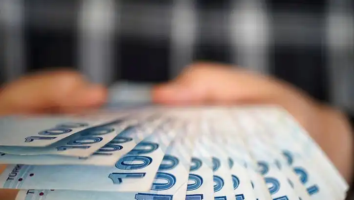Emekli Promosyon Kampanyaları 2025: Kamu ve Özel Bankalar Mücadele Ediyor!