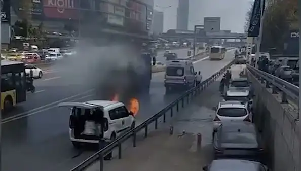 İstanbul'da Yanan Araç Olayına TOMA ile Heyecanlı Müdahale