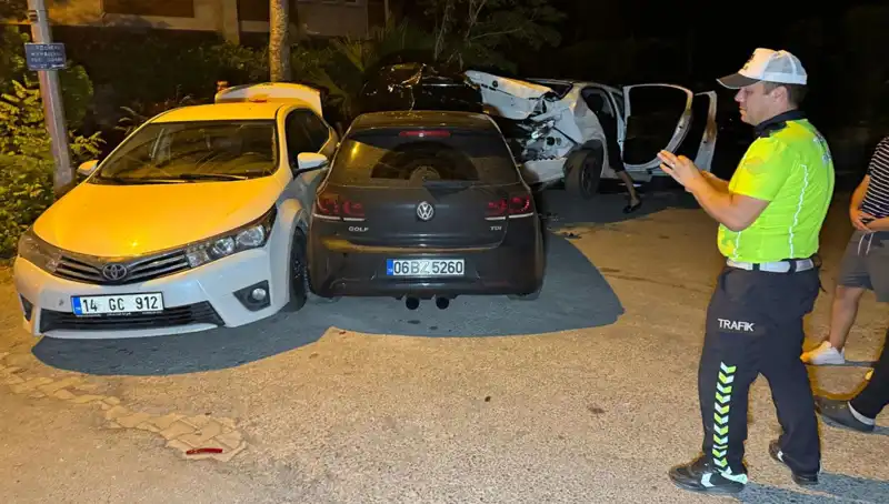 Alkollü Sürücü Kaza Yaparak Sokağı Gerilim Dolu Anlara Sahne Etti