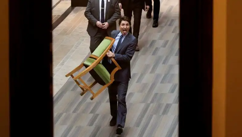 Trudeau, Son Defa Sandalyeyi de Alıp Gitti: Halkı Şokta!