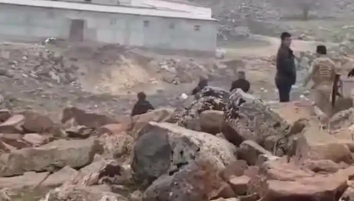 Diyarbakır'da Sokak Kavgası: Taşlar, Mermiler ve Üç Can Kaybı