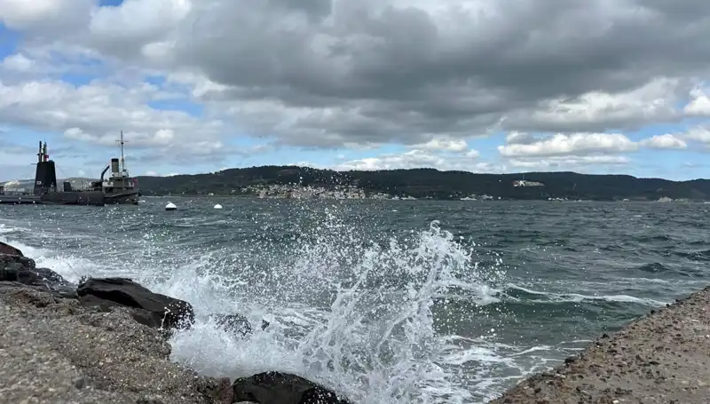 Beykoz Sahilleri'nde Denize Girmek Yasaklandı, Tatilcileri Şaşırttı!