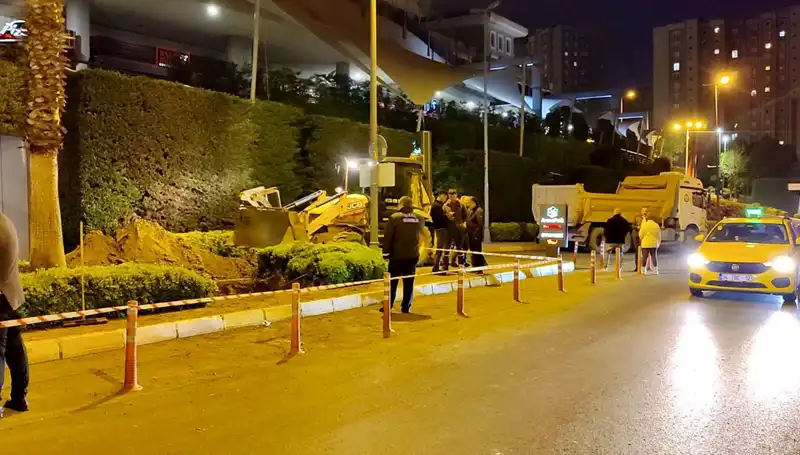 İstanbul'un Kalbinde Doğalgaz Paniği: AVM Girişinde Neler Oldu?