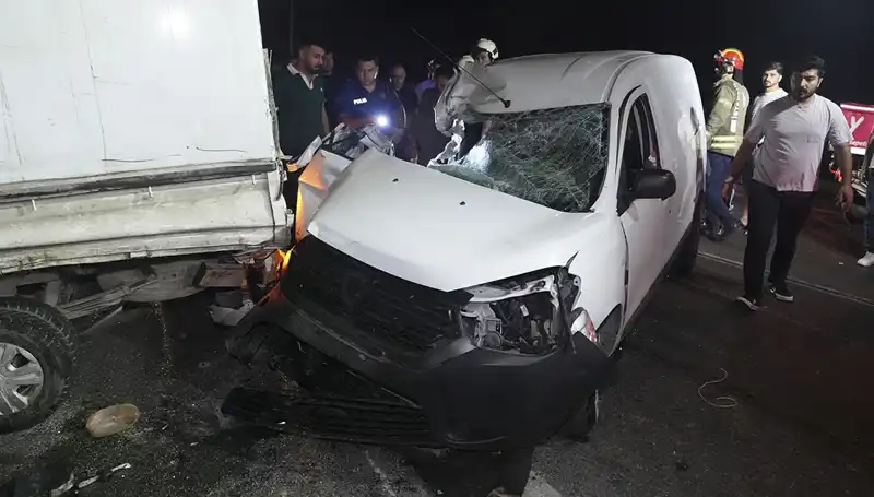 İstanbul’da Feci Kaza: 3 Yaralı, Olay Yerinden İlk Görüntüler Belli Oldu