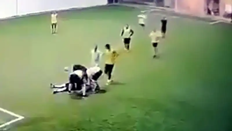 Adana'da Halı Sahada Hayatını Kaybeden Baba, Ailesini Derin Bir Üzüntüye Boğdu